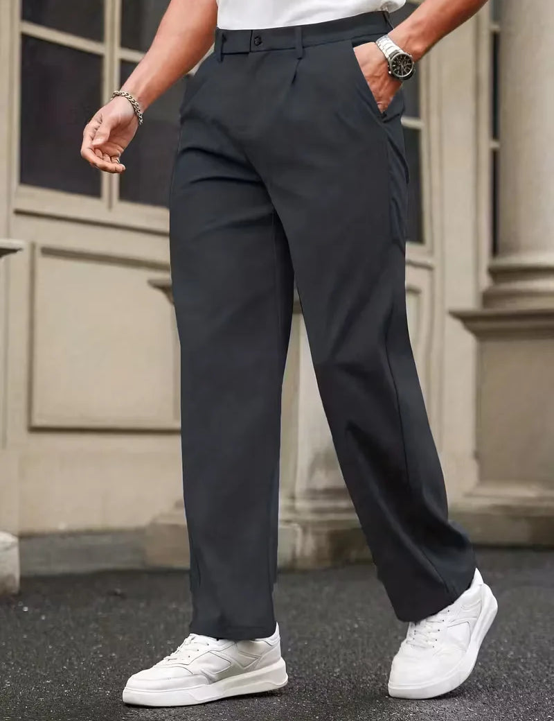 Rechte broek met geplooide details en zijzakken