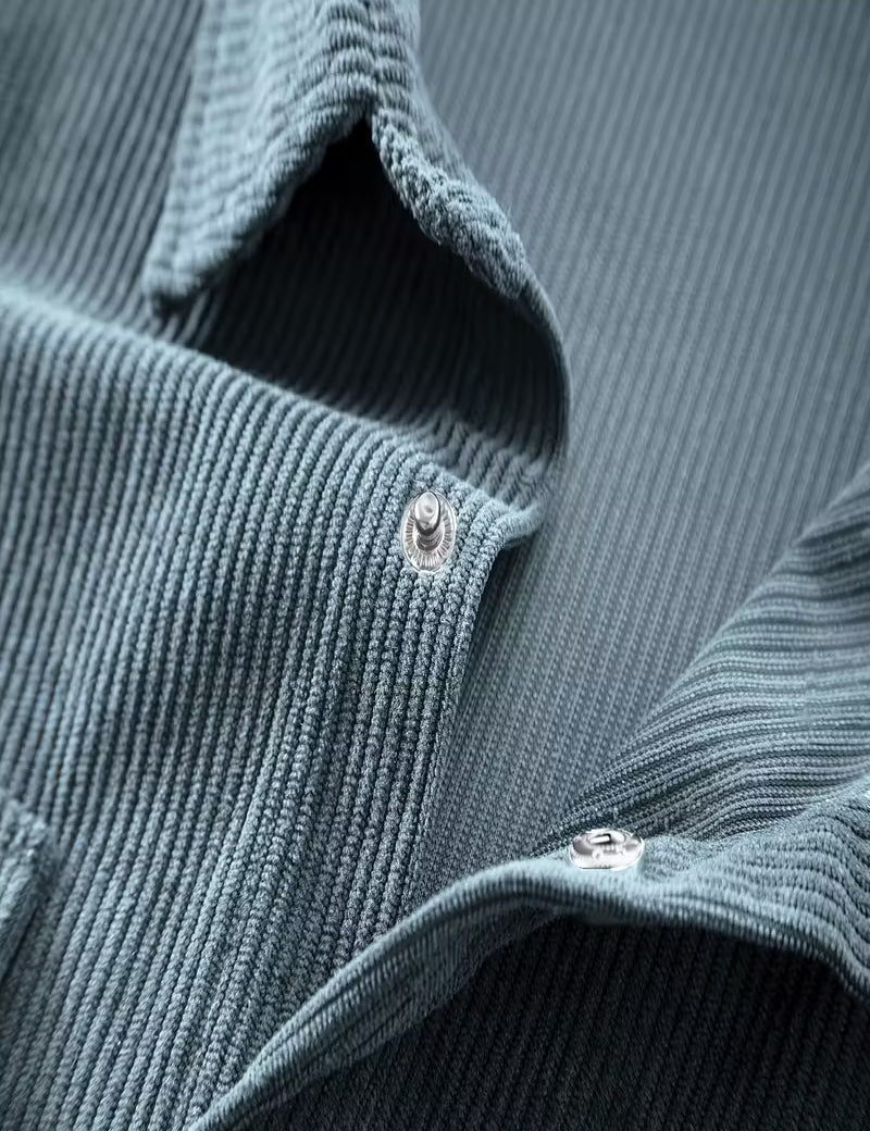 Ribfluweel jas met dubbele rij knopen