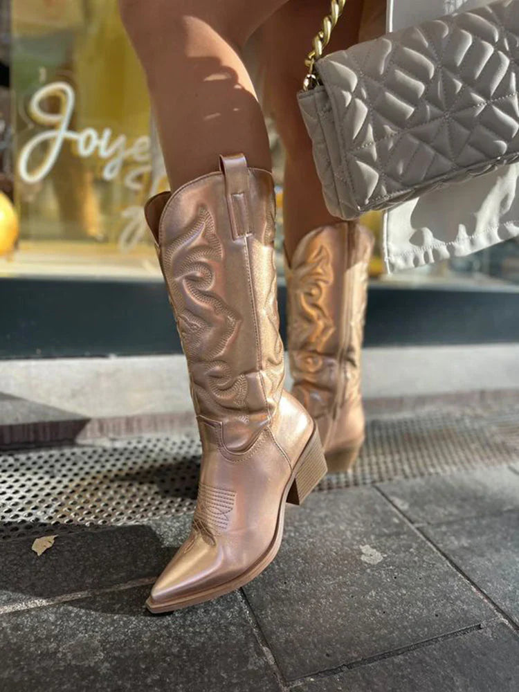 Metallic cowboy laarzen - een perfecte combinatie van elegantie en trendy fashion. Met een vleugje glamour, comfortabel design en veelzijdige styling-opties zijn deze laarzen ideaal voor dagelijks gebruik. Maattabel beschikbaar als richtlijn voor verschillende EU maten.