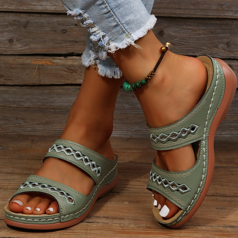 Zomersandalen - ontworpen voor een verfrissende ervaring tijdens warm weer. Biedt ademend comfort en is ideaal voor een trendy zomerlook. Ademend materiaal houdt je voeten koel en droog, terwijl orthopedische ondersteuning langdurig comfort biedt. Geschikt voor diverse zomerse activiteiten.