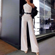 Elegante jumpsuit met trendy en stijlvolle ene schouder ontwerp. Gemaakt van hoogwaardige materialen, biedt deze jumpsuit een fijne pasvorm en veelzijdige modieuze uitstraling voor diverse gelegenheden.