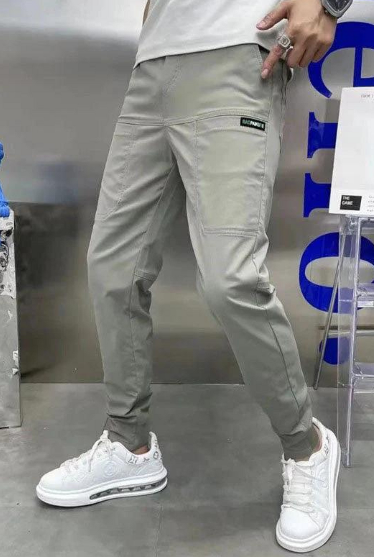 Slim fit cargo broek met elastische boorden