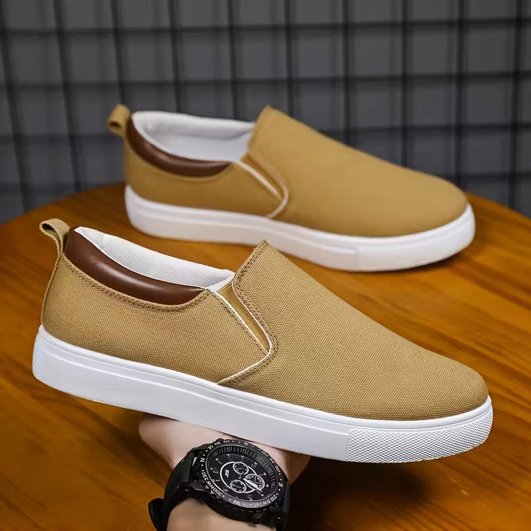 Sneakers met ademend canvas en elastische opening