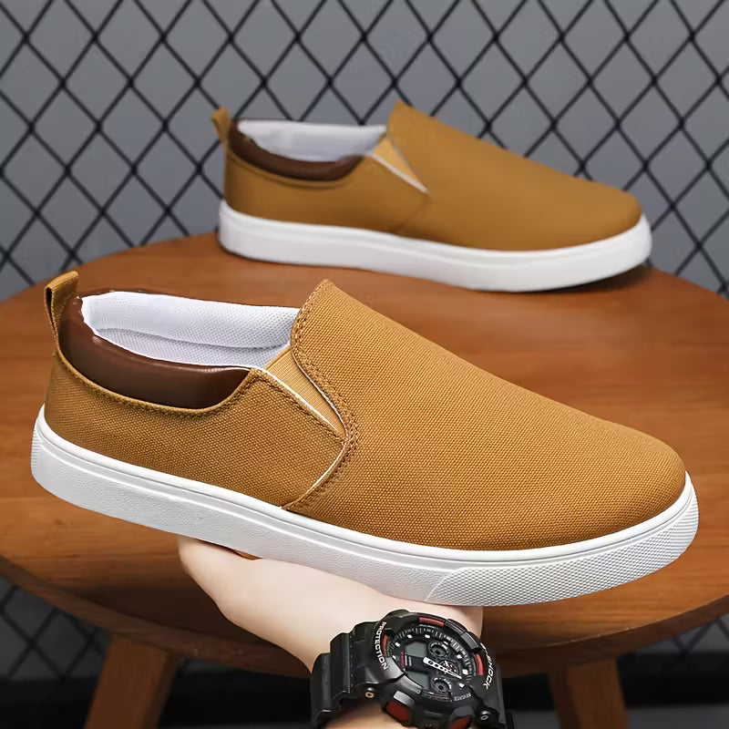 Sneakers met ademend canvas en elastische opening