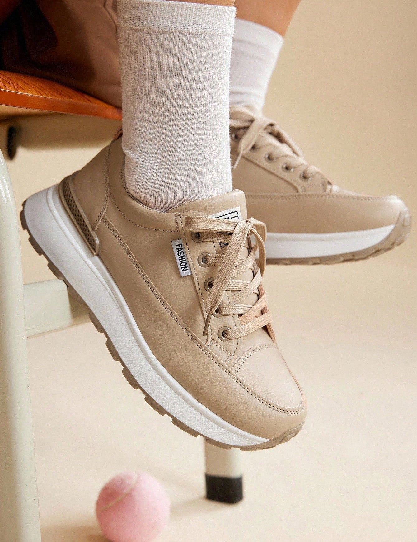 Sneakers met dikke zool en mesh-oppervlak