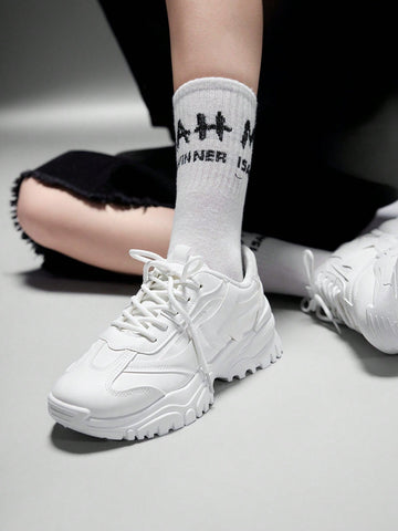 Sneakers met dikke zool en mesh-oppervlak