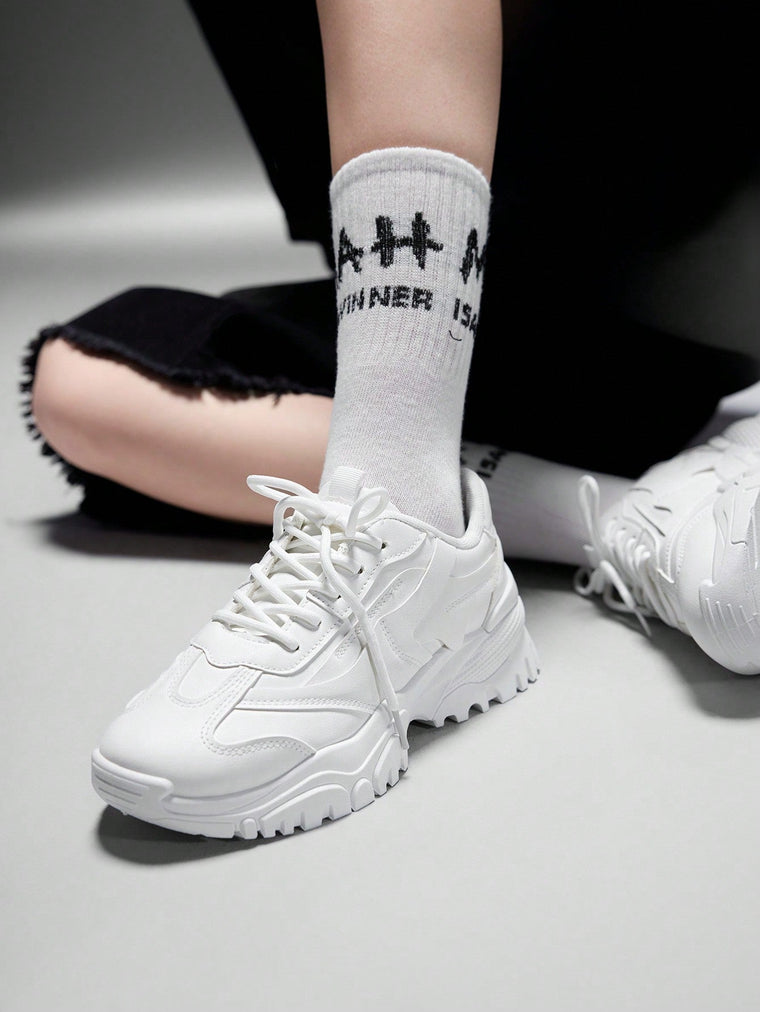 Sneakers met dikke zool en mesh-oppervlak