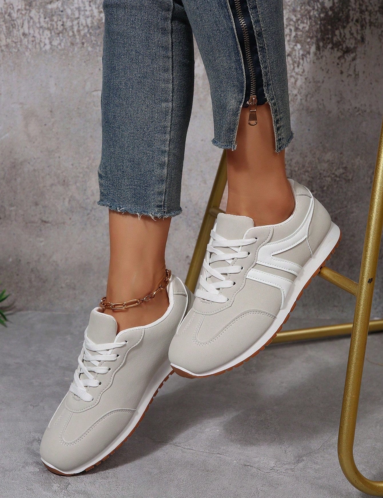 Sneakers met kleurblokontwerp en vetersluiting