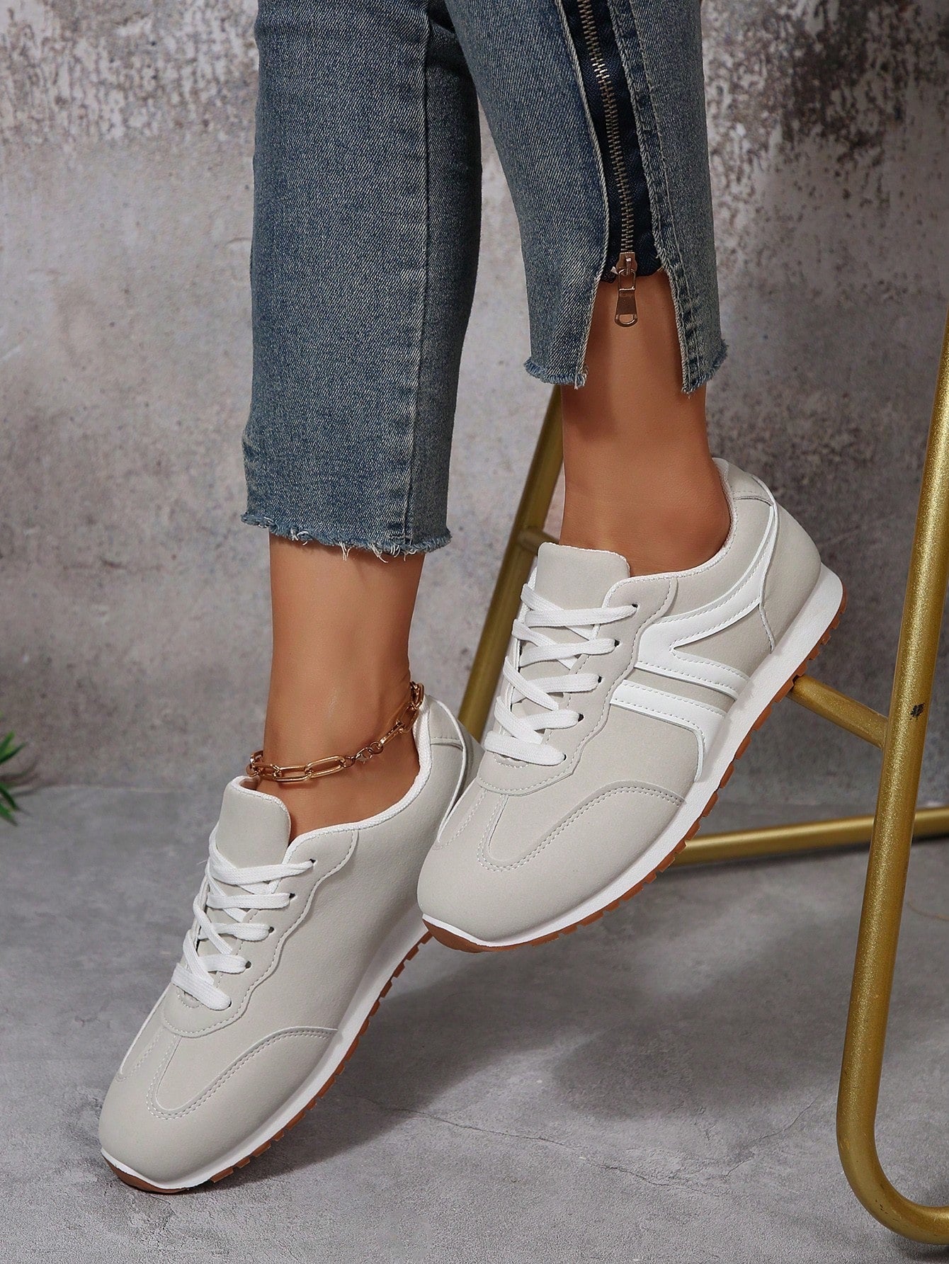 Sneakers met kleurblokontwerp en vetersluiting