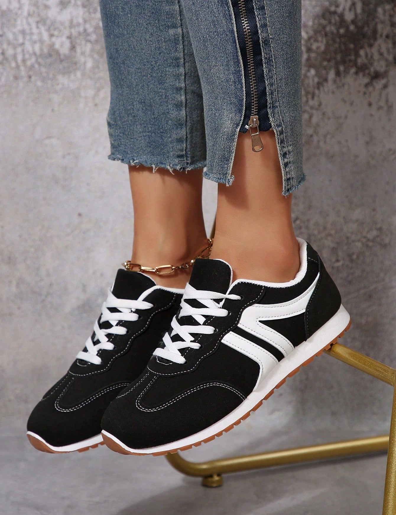 Sneakers met kleurblokontwerp en vetersluiting