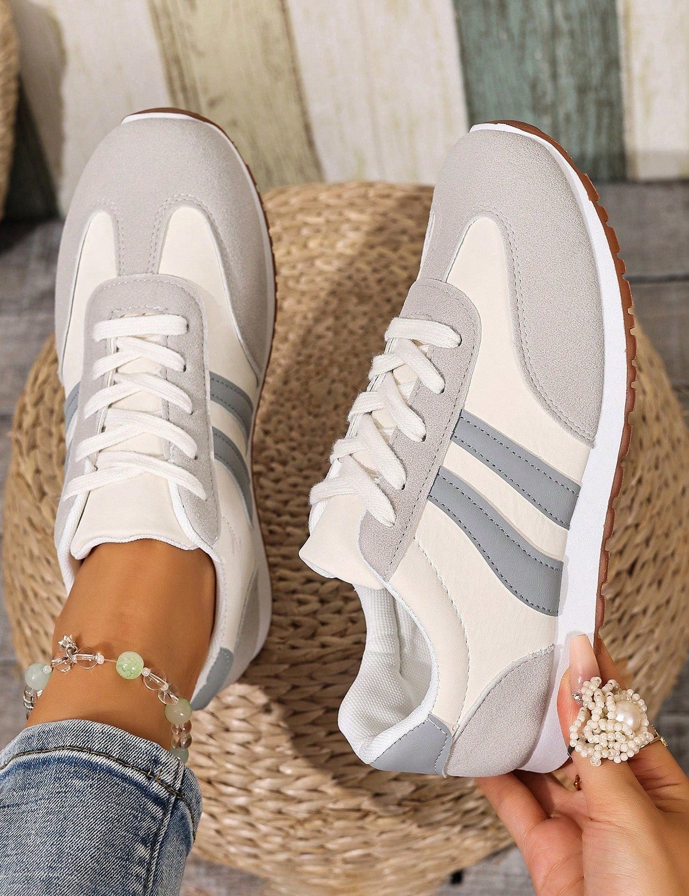 Sneakers met kleurblokontwerp en vetersluiting