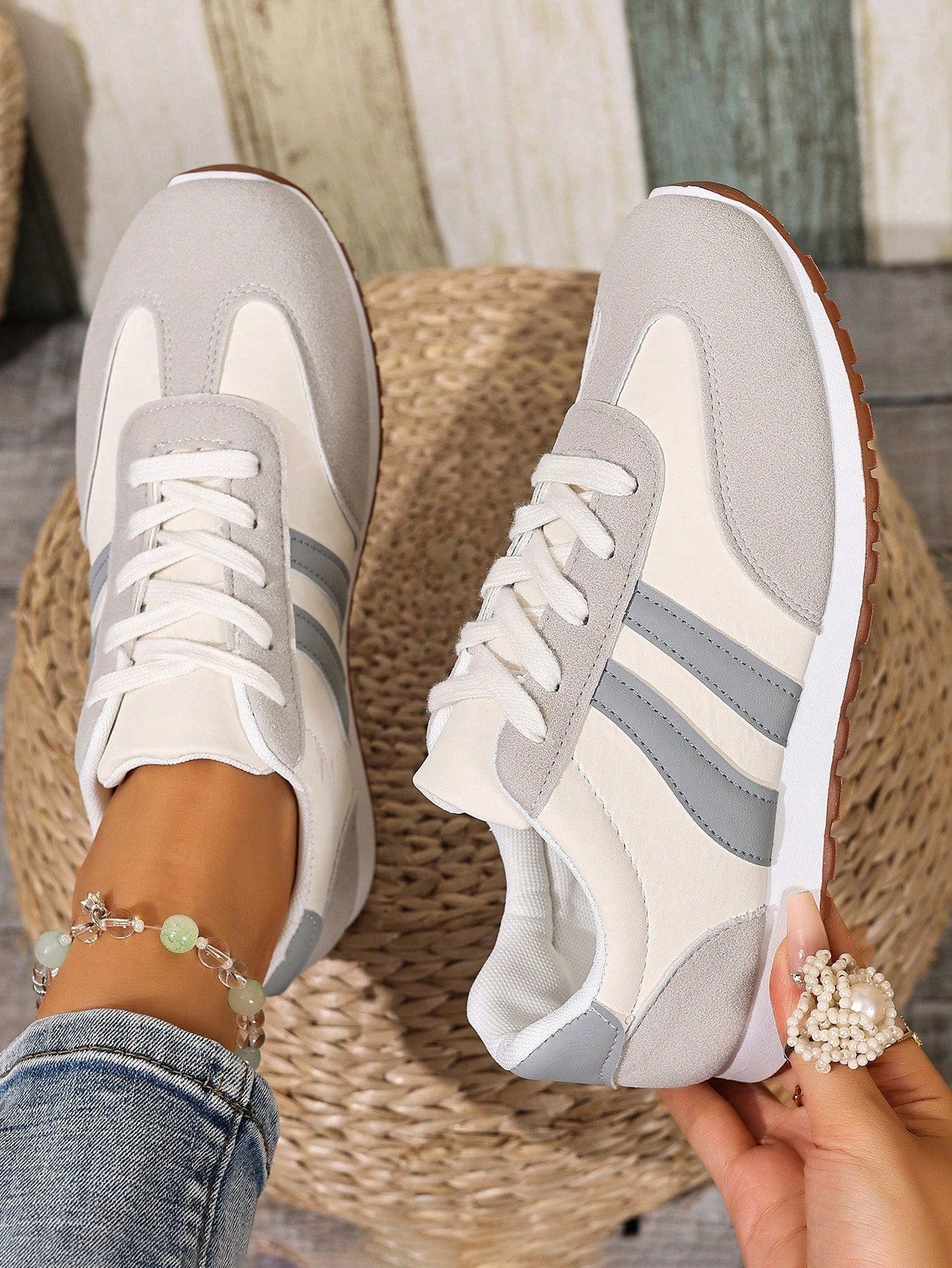 Sneakers met kleurblokontwerp en vetersluiting