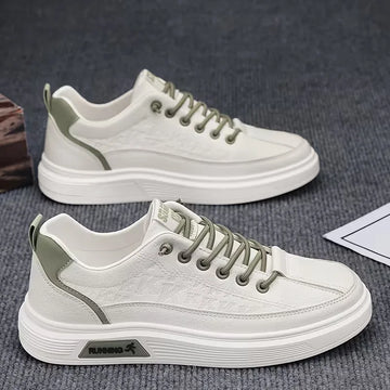Sneakers met kunstleer en verhoogde rubberen zool