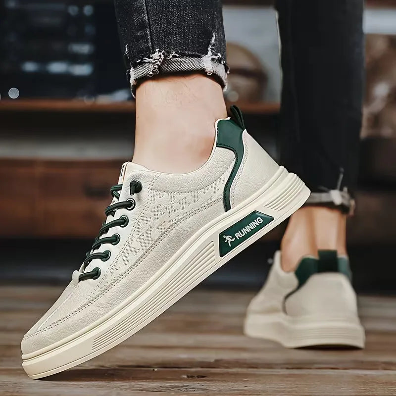 Sneakers met kunstleer en verhoogde rubberen zool