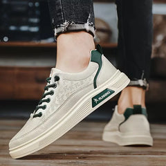 Sneakers met kunstleer en verhoogde rubberen zool