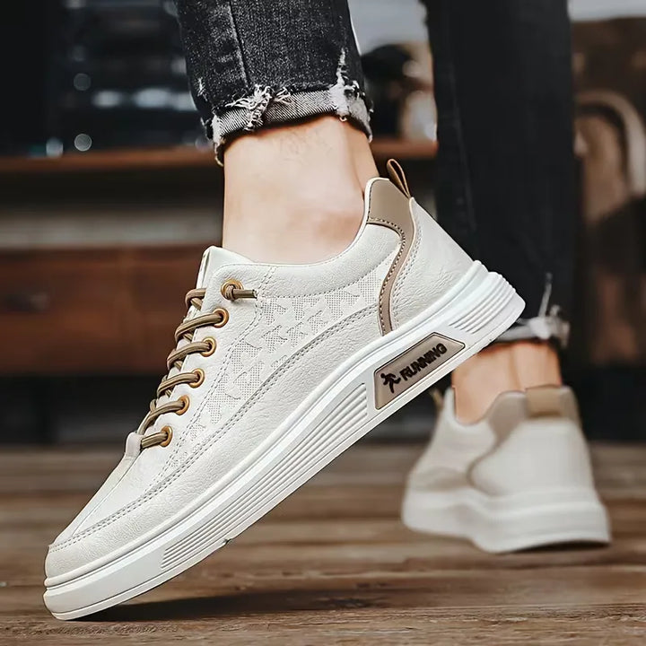 Sneakers met kunstleer en verhoogde rubberen zool