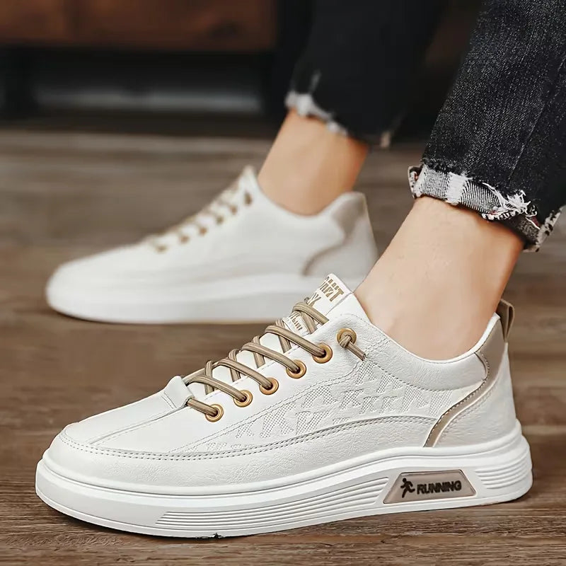 Sneakers met kunstleer en verhoogde rubberen zool