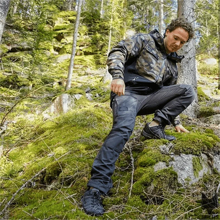 Tactical pants met cargo pockets