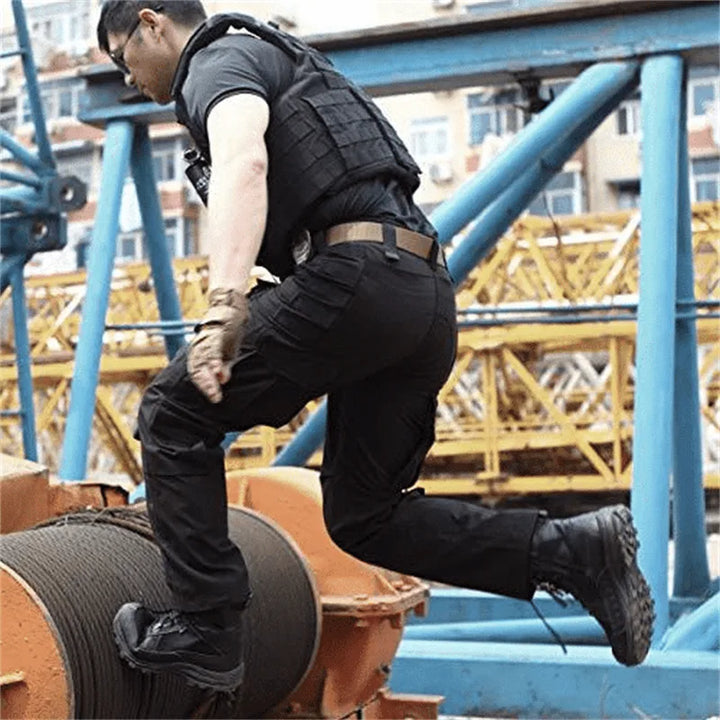 Tactical pants met cargo pockets