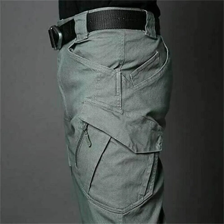 Tactical pants met cargo pockets