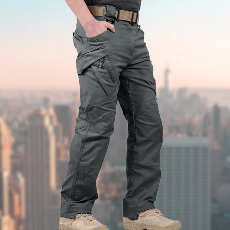 Tactical pants met cargo pockets