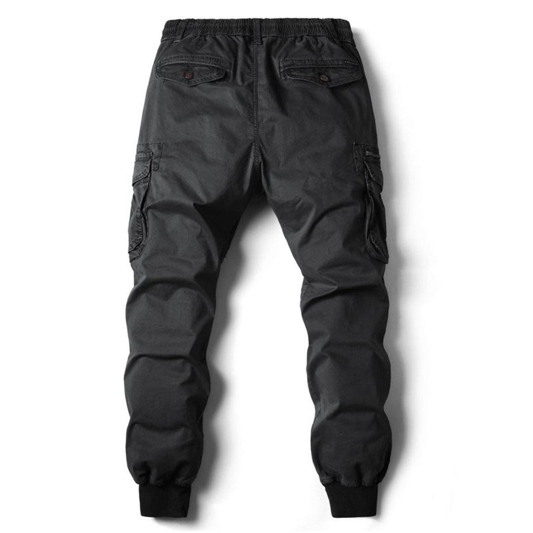 Lange cargo-broek voor heren, ideaal voor een stoere en utilitaire uitstraling in je dagelijkse kledingstijl. Gemaakt van duurzame materialen voor langdurig comfort.