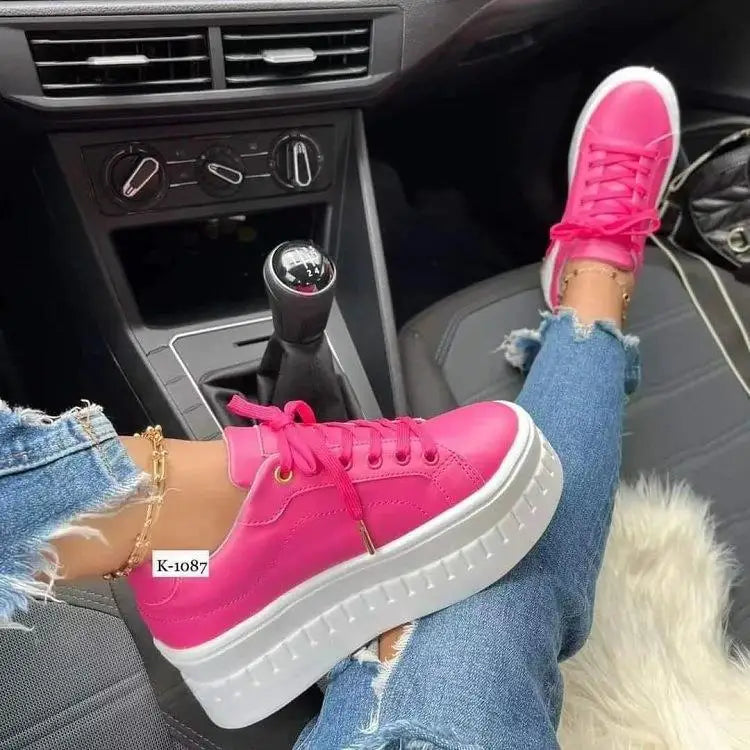 Stoere sneakers - perfect voor een trendy en comfortabele uitstraling. Ultiem comfort en modieuze stijl geven je zelfvertrouwen een boost.