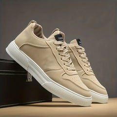 Lage sneakers met lace-up sluiting