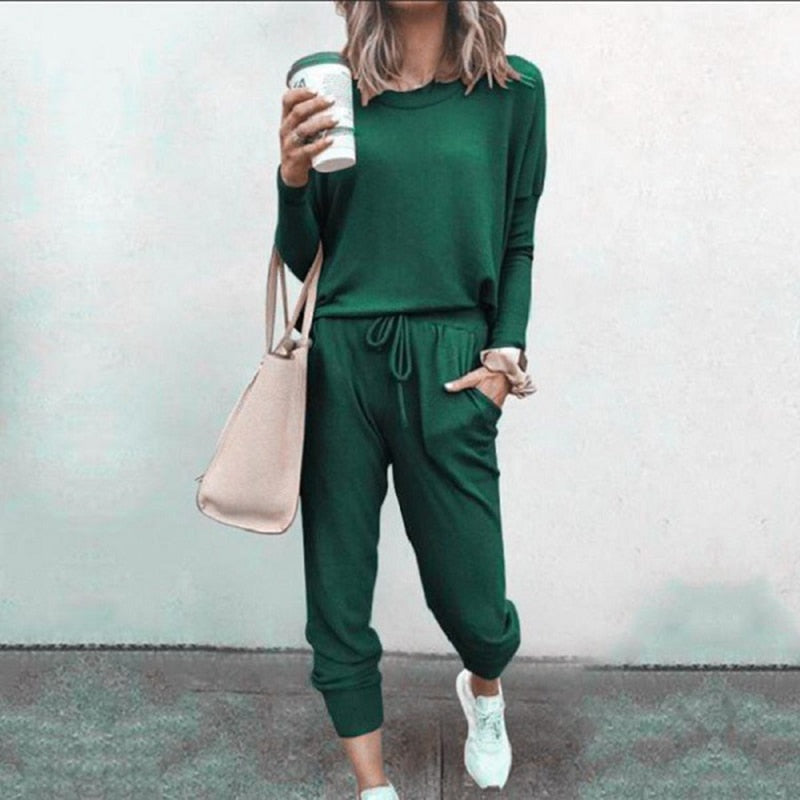 Adel | Comfortabel zacht tweedelig Joggingpak voor vrouwen in de kleur Groen voor dames in Lounge stijl geschikt voor alle seizoenen.