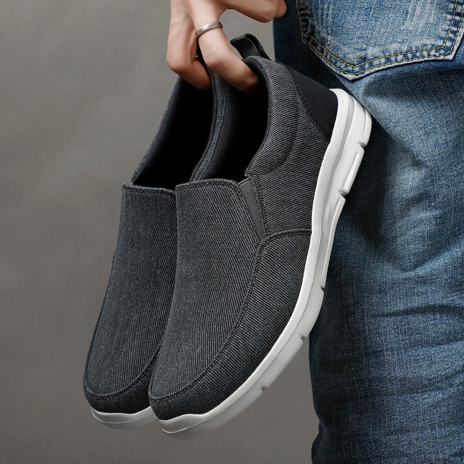 Ademende canvas loafers in de kleur Zwart voor heren in Smart-casual stijl ideaal voor de herfst.