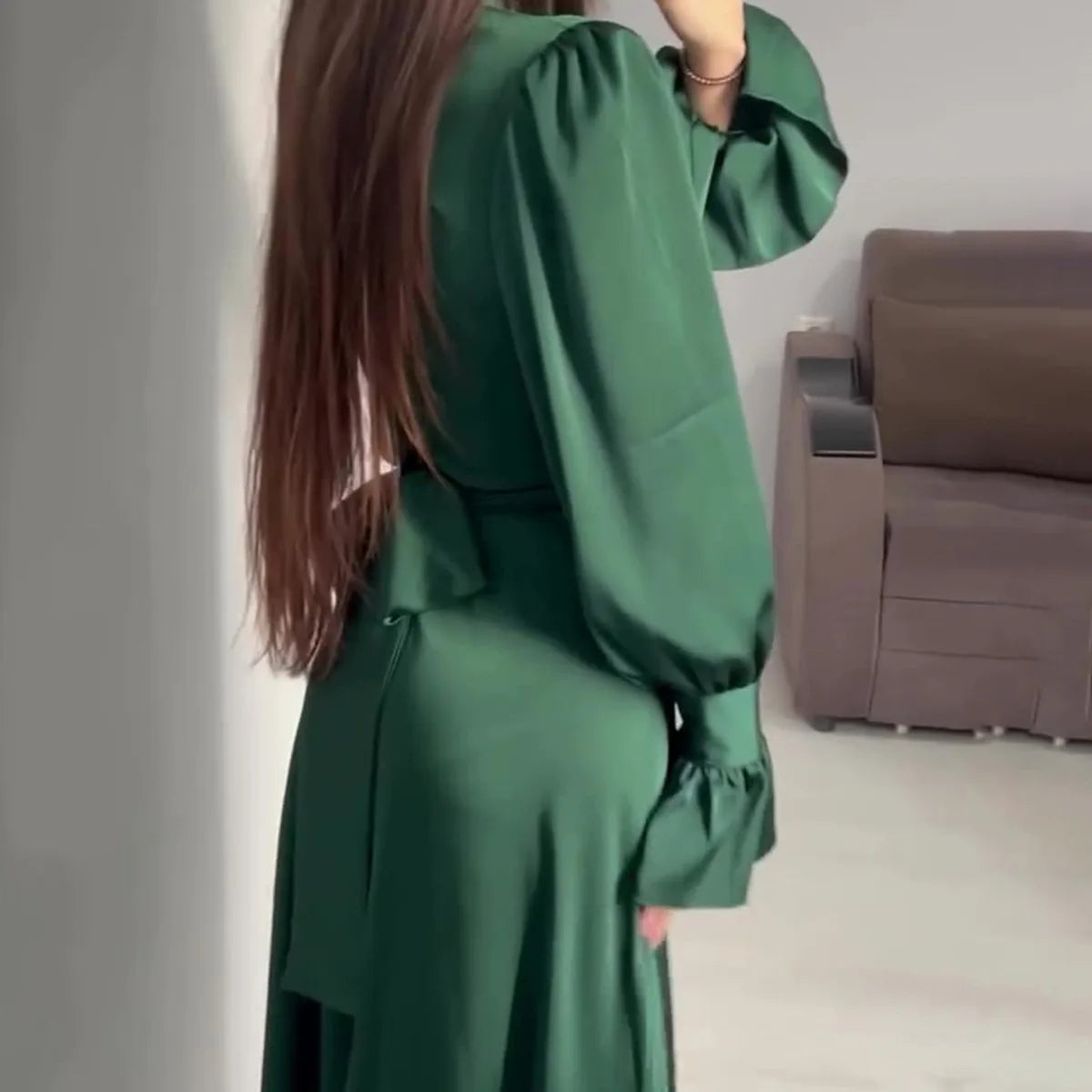 Aicha | Avondjurk met glinsterende details in de kleur Groen voor dames in Party stijl ideaal voor de lente.