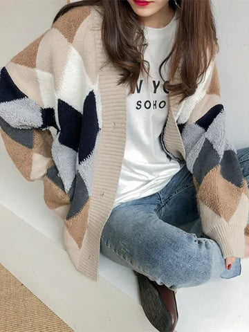 Aleda | Geruit knoopvest in de kleur Khaki voor dames in stijl ideaal voor de winter