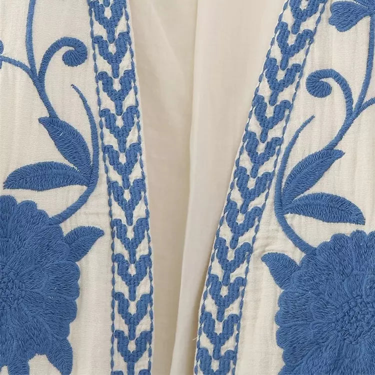 Alexsandra | Bloemen Gilet in de kleur Lichtblauw voor dames in stijl ideaal voor de zomer.