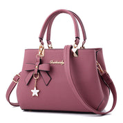 Anna Crossbody Tas | Leuk & Charmant in de kleur Donkerroze voor dames in stijl geschikt voor alle seizoenen.