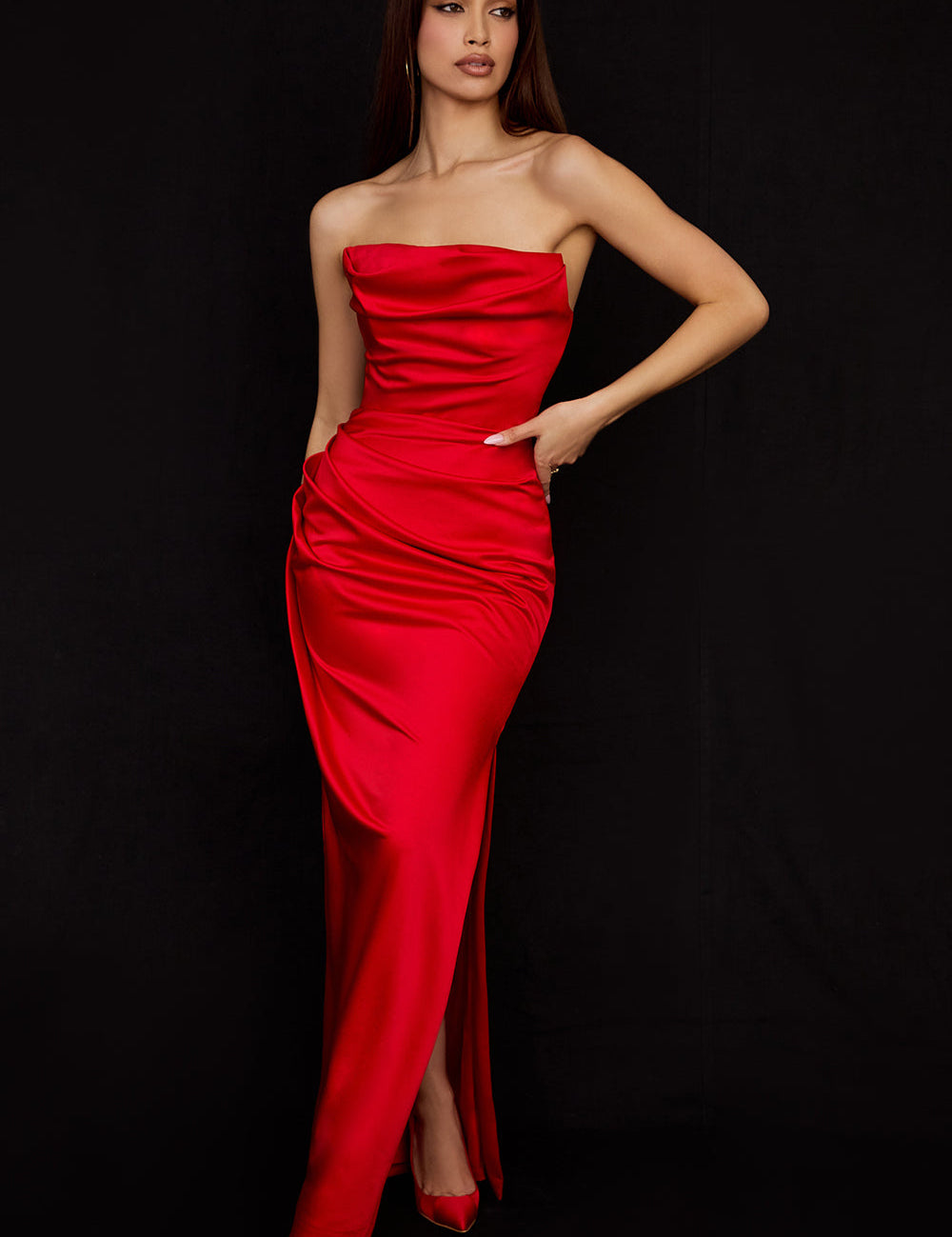 Annerie | Jurk met Verleidelijke Split in de kleur Rood voor dames in Party stijl ideaal voor de lente.