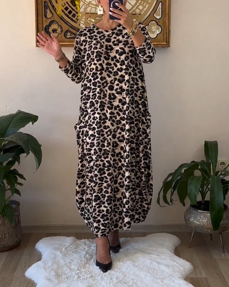 Aritia | Elegante Jurk met zakken en luipaardprint in de kleur Zwart voor dames in stijl ideaal voor de herfst.