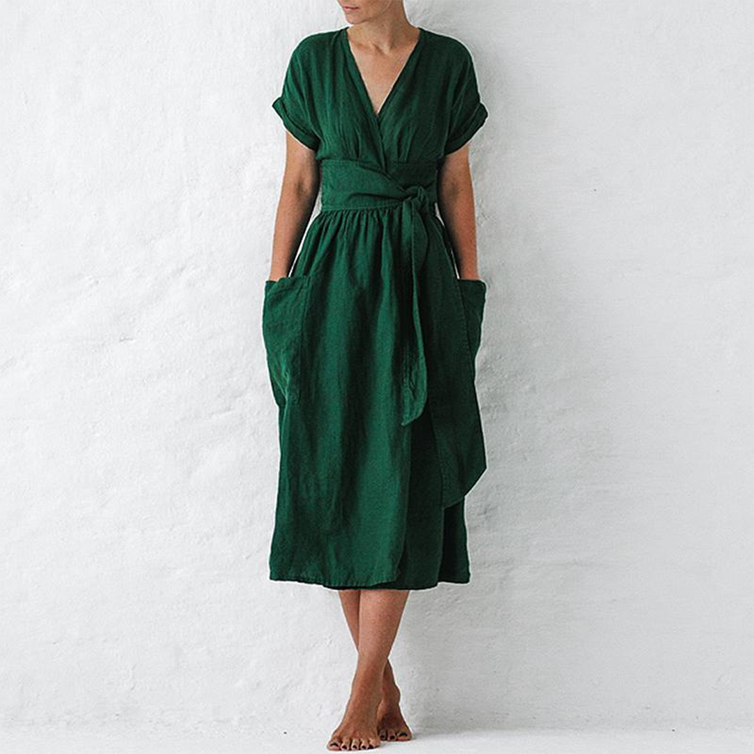 Avah | Elegante V-hals jurk in de kleur Groen voor dames in stijl ideaal voor de lente.