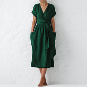 Avah | Elegante V-hals jurk in de kleur Groen voor dames in stijl ideaal voor de lente.
