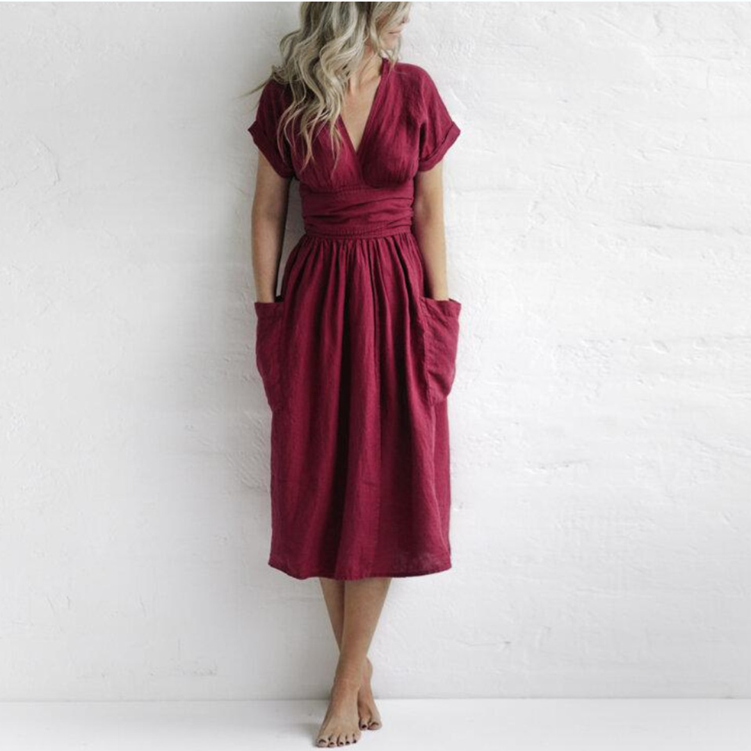 Avah | Elegante V-hals jurk in de kleur Rood voor dames in stijl ideaal voor de lente.
