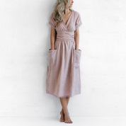 Avah | Elegante V-hals jurk in de kleur Roze voor dames in stijl ideaal voor de lente.