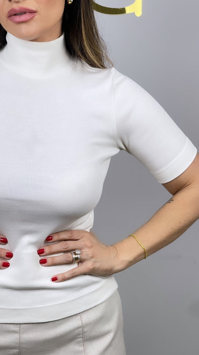 Basic Hoge Hals Korte Mouw Top in de kleur Wit voor dames in Casual stijl geschikt voor alle seizoenen.