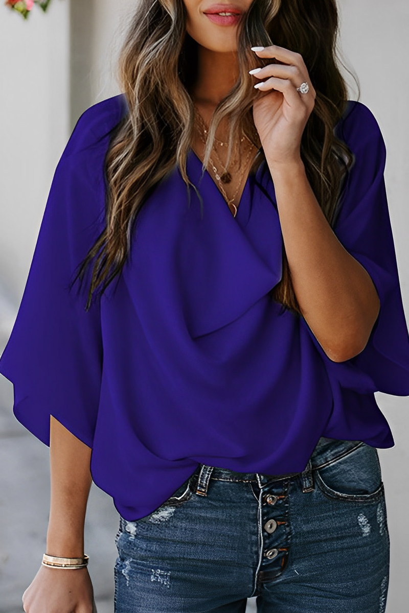 Casual zomer chiffon blouse - ervaar ultiem comfort en moeiteloze elegantie met deze blouse, perfect voor een stijlvolle look in warm weer. Gemaakt van luchtige chiffonstof voor een verkoelend effect, en voorzien van een relaxte pasvorm, lichte mouwen en vrouwelijke details zoals een V-hals. De veelzijdige stijl maakt deze blouse geschikt voor diverse gelegenheden. Maattabel beschikbaar voor S, M, L en XL.