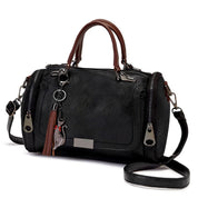 Bea Crossbody Tas | Charmant & Veelzijdig in de kleur Zwart voor dames in stijl geschikt voor alle seizoenen.