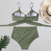 Belle | Hoge taille, kleurrijke damesbikini in de kleur Zwarte top - Bloemen slip voor dames in stijl ideaal voor de zomer.