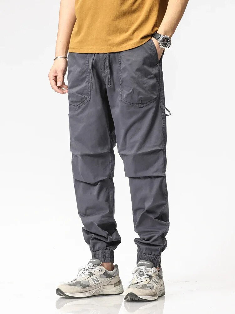 Berend | Slim-fit cargobroek voor heren. in de kleur Grijs voor heren in stijl geschikt voor alle seizoenen.
