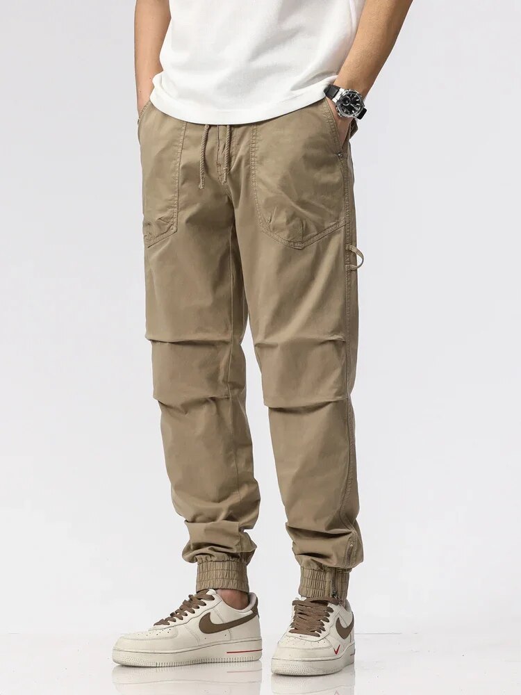 Berend | Slim-fit cargobroek voor heren. in de kleur Khaki voor heren in stijl geschikt voor alle seizoenen.