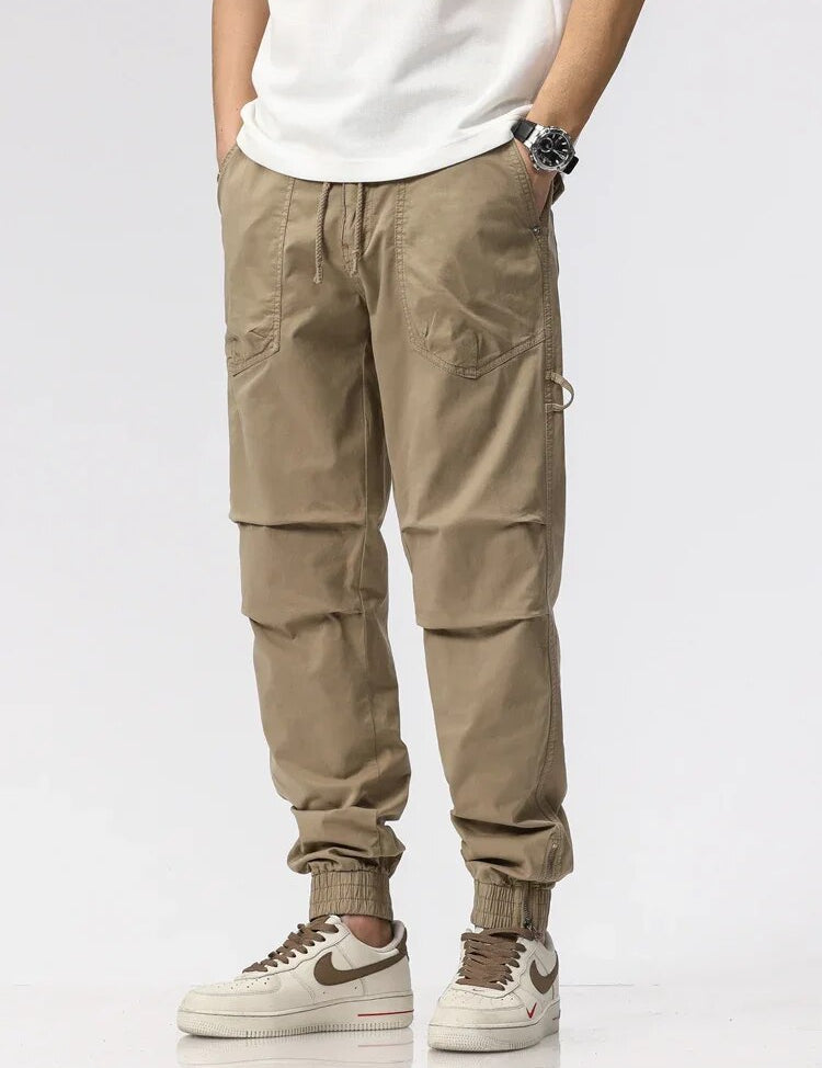 Berend | Slim-fit cargobroek voor heren. in de kleur Khaki voor heren in stijl geschikt voor alle seizoenen.