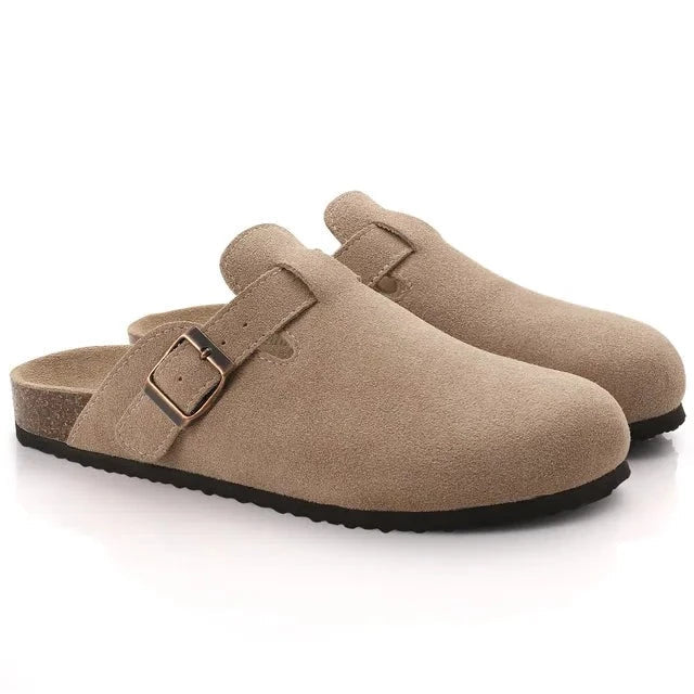 Birken | Suède instapsloffen met gesp in de kleur Beige voor heren in Heritage stijl geschikt voor alle seizoenen.