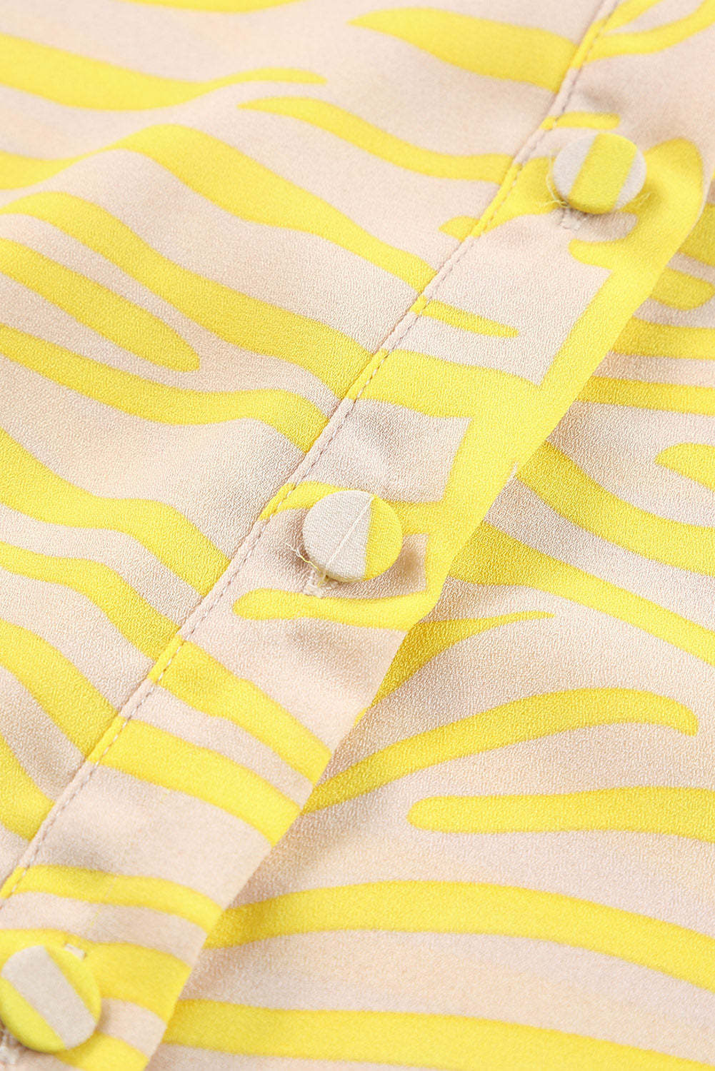 Blouse met zebraprintje en V-hals in de kleur Geel voor dames in stijl ideaal voor de herfst.