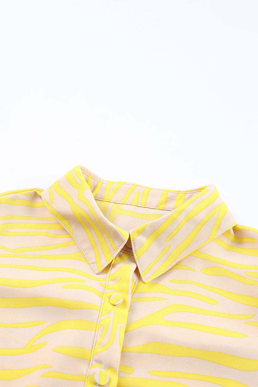Blouse met zebraprintje en V-hals in de kleur Geel voor dames in stijl ideaal voor de herfst.